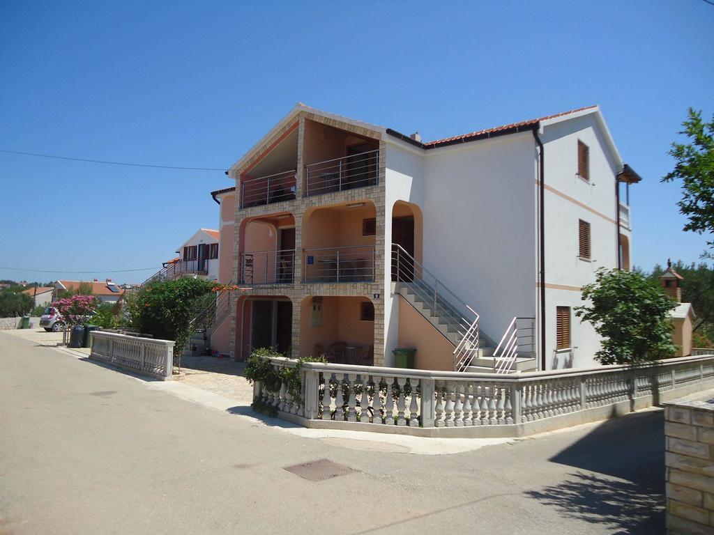 Di Gallo *